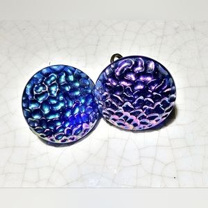 Brilliant vintage sterling silver textured iridescent purple blue screwback earr